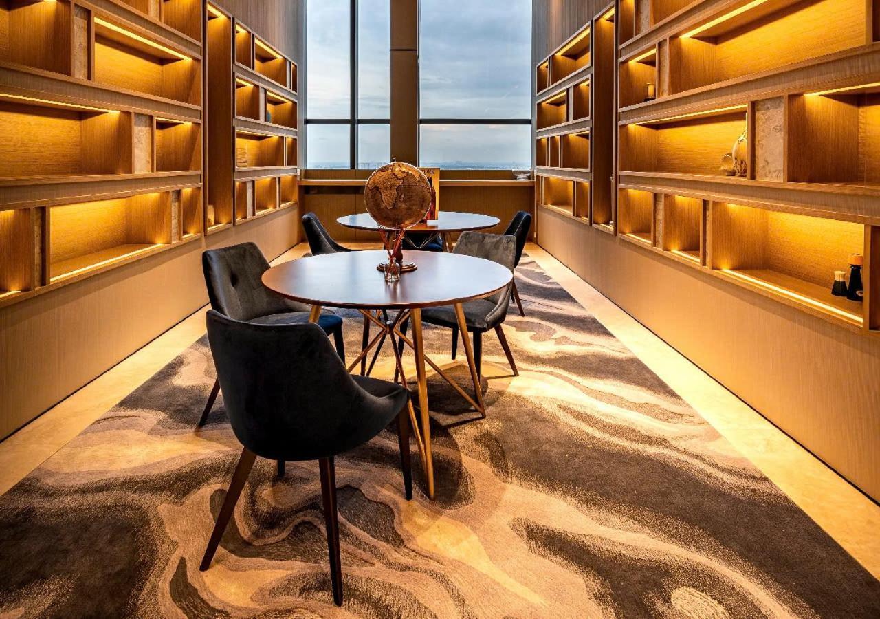 The Fabulous Marq - Host By Thomas Cidade de Ho Chi Minh